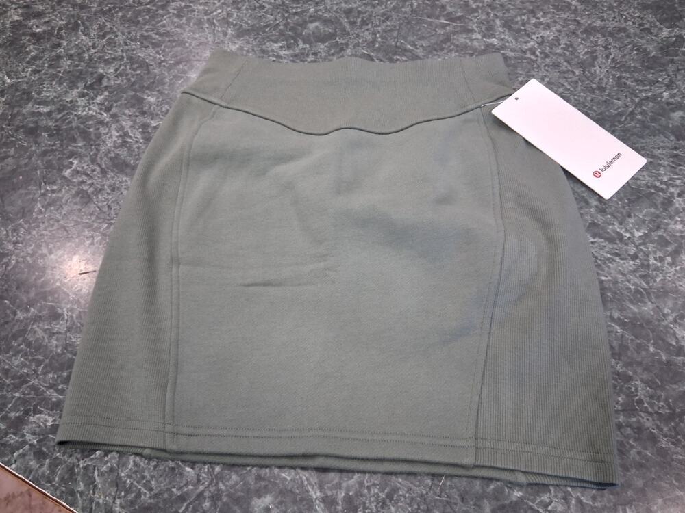 Lululemon Women's Scuba HR Mini Skirt Green ***NEW***size XS